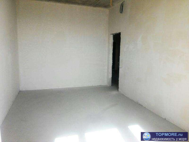 Элитный дом, огороженная охраняемая территория. При входе в подъезд установлен домофон и на первом этаже находится... - 3