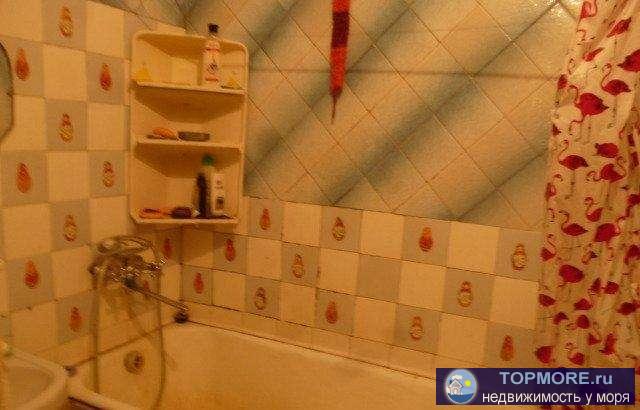 Продаётся трёхкомнатная комнатную квартира в 'тихом' центре Севастополя, расположенная на 3-м этаже 4х-этажного дома... - 4