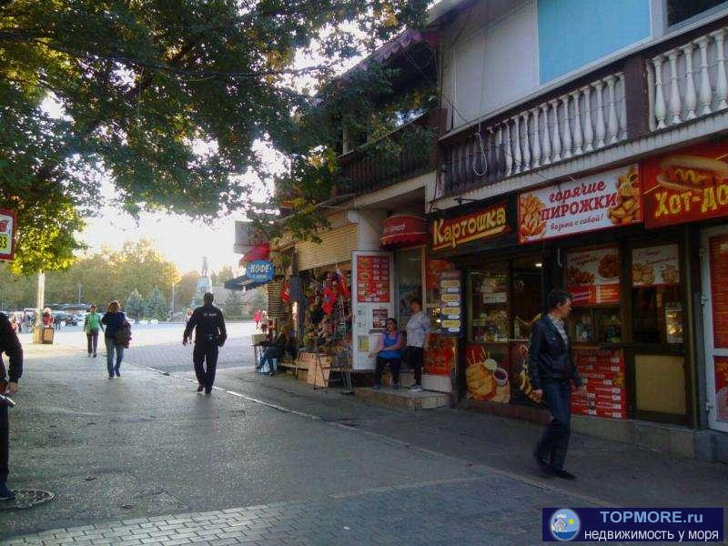 Продается коммерческое  помещение 5.3 кв. м  в самом центре Севастополя- Графская пристань. СУПЕР ВЫСОКИЙ ПЕШЕХОДНЫЙ...