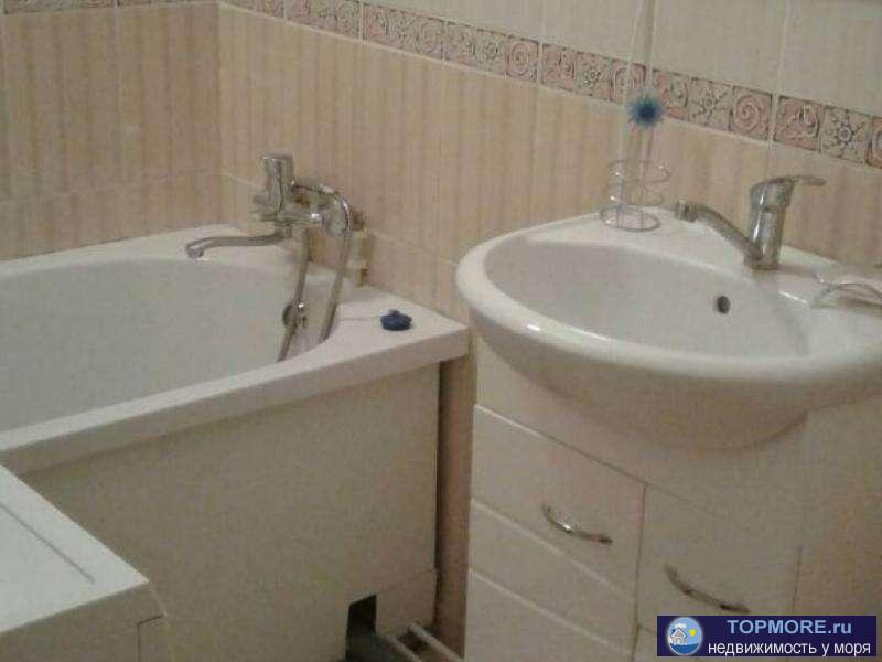 Продается однокомнатная квартира в спальном районе. Тихий, очень зеленый двор. В квартире сделан евро ремонт,... - 4