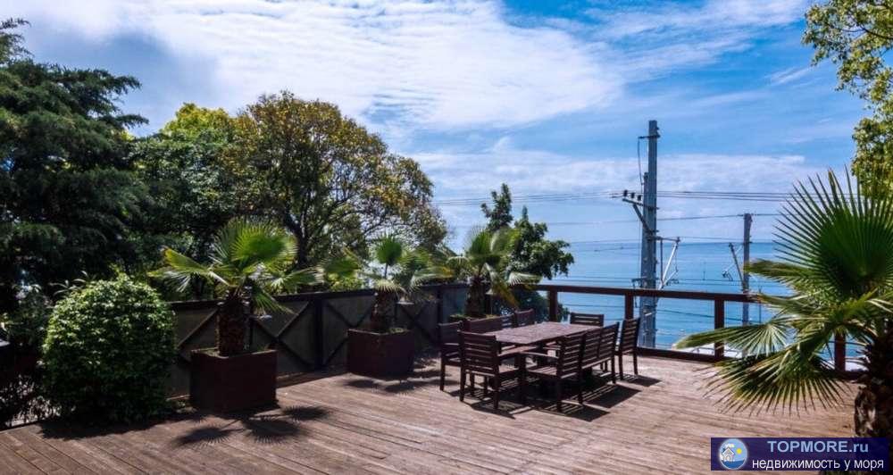  	 Великолепный коттедж в самом сердце города Сочи в непосредственной близости от моря. 	 На территории дома...