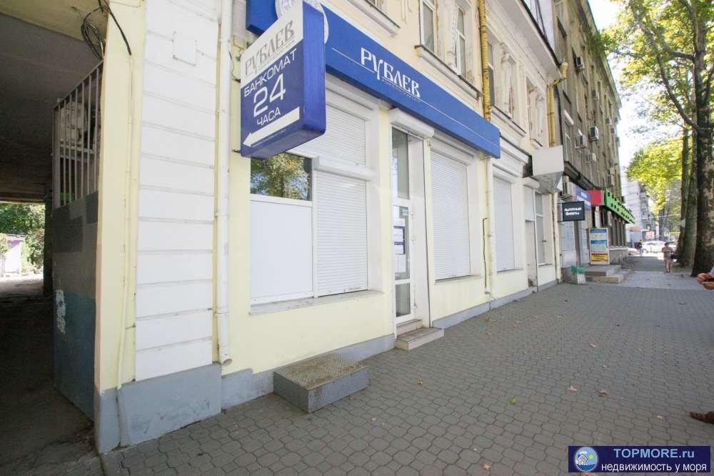 Сдается помещение, по улице Севастопольской на против площади Ленина на первой линии. В помещении до этого был банк...