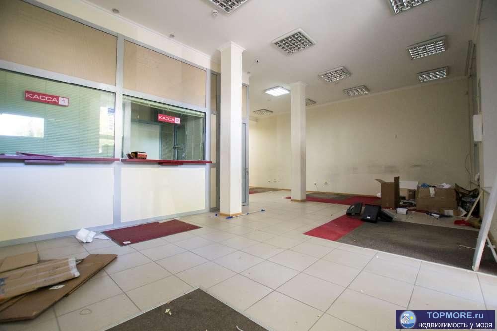 Сдается помещение, по улице Севастопольской на против площади Ленина на первой линии. В помещении до этого был банк... - 1