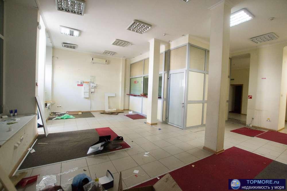 Сдается помещение, по улице Севастопольской на против площади Ленина на первой линии. В помещении до этого был банк... - 2