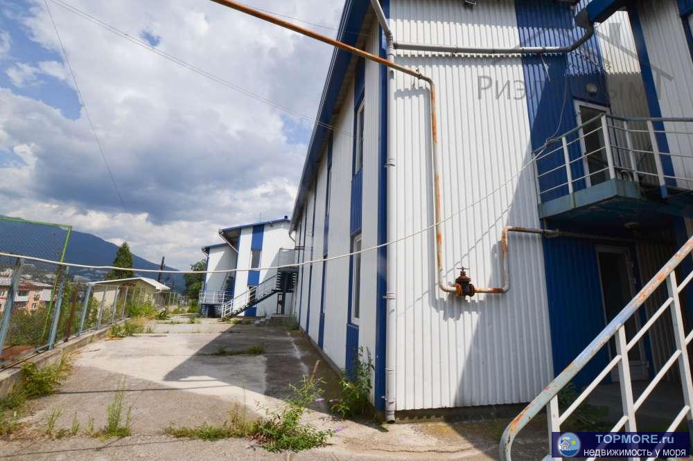 Продам объект недвижимости общей площадью строений 2400 м2. в г. Ялта, на улице Красноармейской. До центра города 5...