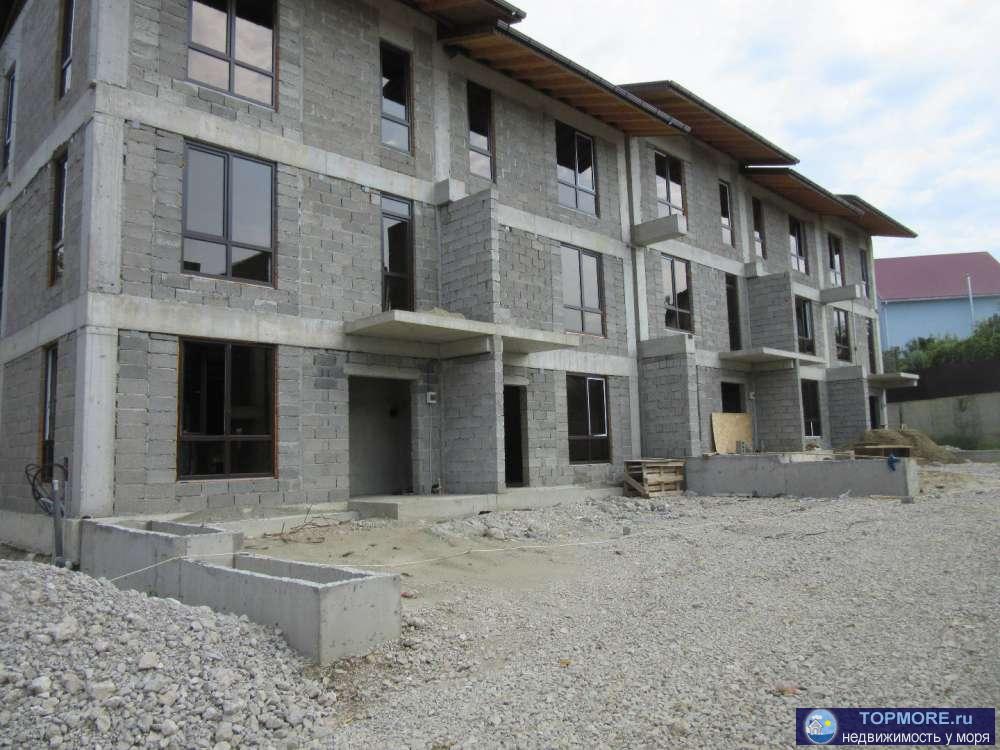 Уникальный комплекс таунхаусов с развитой внутренней инфраструктурой. Перед каждым подъездом предусмотрено два...