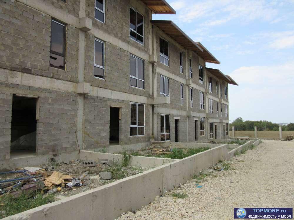 Уникальный комплекс таунхаусов с развитой внутренней инфраструктурой. Перед каждым подъездом предусмотрено два... - 1