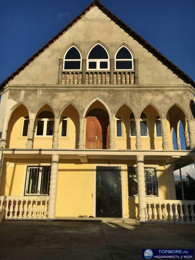 Просторный дом 300 кв.м. с беседкой, садом, парковкой в Центральном районе Сочи.На первом этаже большой зал и кухня,... - 2