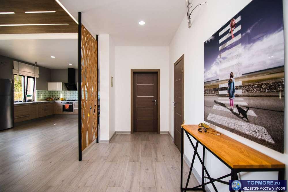 Уютный и элегантный дом в скандинавском стиле, с видовыми окнами и светлым фасадом построен по индивидуальному... - 1