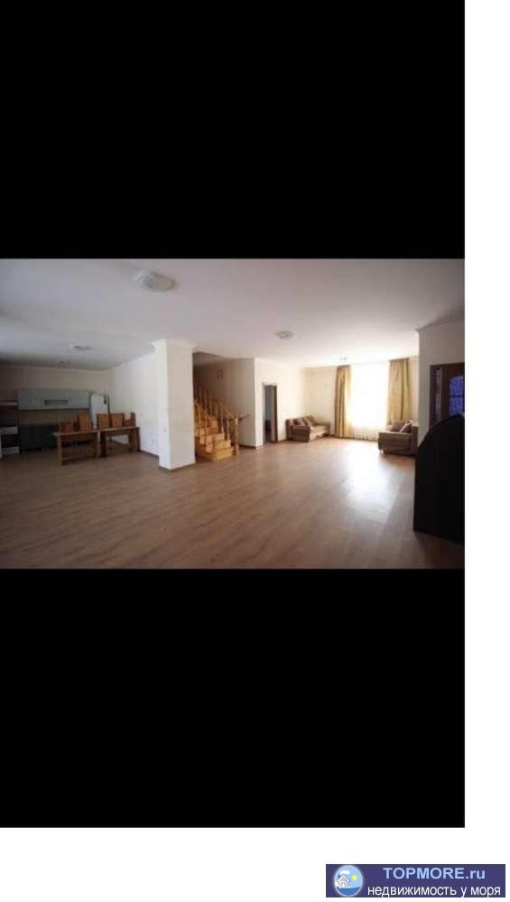 Продаю 3 этажный дом с ремонтом и мебелью.На первом и втором этаже -по 2 квартиры,на третьем этаже (мансарда)-2... - 1