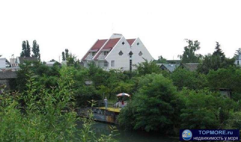 Продаю дом на ул. Армавирской, площадью 600 кв. м гостевой дом, 200 м до моря. Можно под гостиницу или на два... - 1