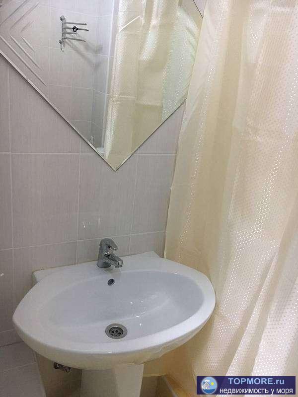 Уютная студия с ремонтом, мебелью, техникой. Теплые полы и электрический котел.  В окно во двор. До моря 5-7 мин....