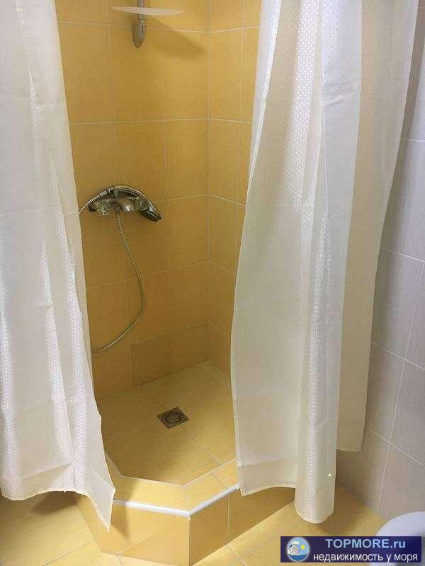 Уютная студия с ремонтом, мебелью, техникой. Теплые полы и электрический котел.  В окно во двор. До моря 5-7 мин.... - 1