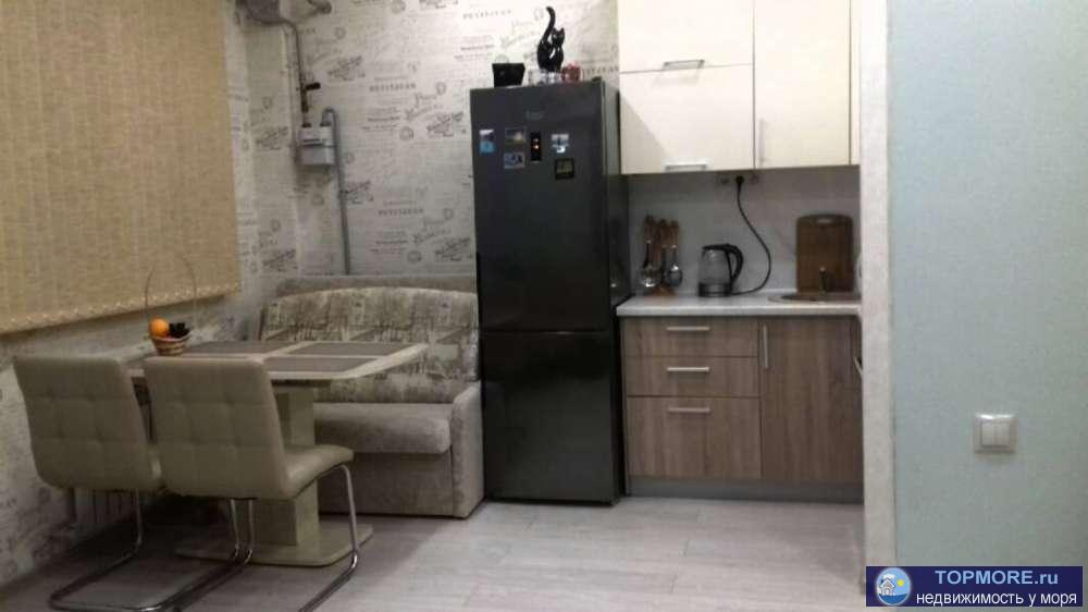 Продам 1-комнатную квартиру площ. 30 кв. м на 2 этаже 5 этажного мон.го дома. Квартира уютная, светлая, с... - 2