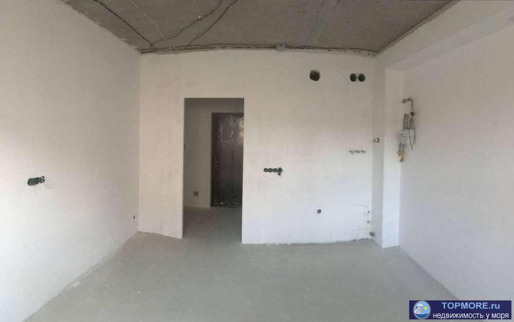 Дом сдан. Первый высокий этаж. Во дворе дет.площадка. Отделка под чистовую:  стены выровнены, разводка сделана, пол... - 2