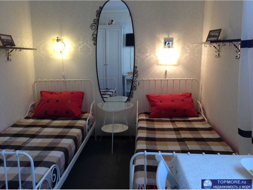 Сдаю комнату на двоих человек в частном коттедже недалеко от Зимнего театра в старом Центре Сочи.   Комната находится...