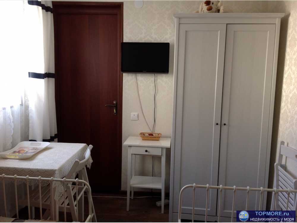 Сдаю комнату на двоих человек в частном коттедже недалеко от Зимнего театра в старом Центре Сочи.   Комната находится... - 1