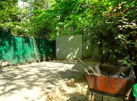 Трехкомнатная квартира на ул. Боткинская со своим двором. Парковка...