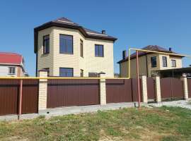 Продается шикарный двух этажный кирпичный дом в ст. Анапской s-130...