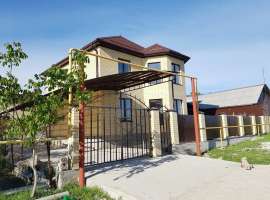 Предлагаем вашему вниманию уютный, кирпичный двух этажный дом всего...