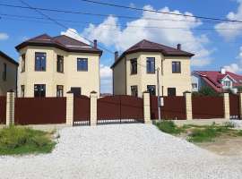 На асфальте, в тихом уголке Анапы станице Анапской продаются 3...