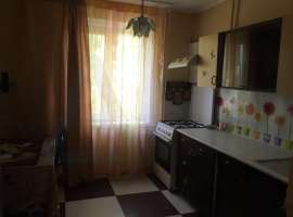 Сдаю 3-х комнатную квартиру на против ККБ, хорошее место 20 тысяч...