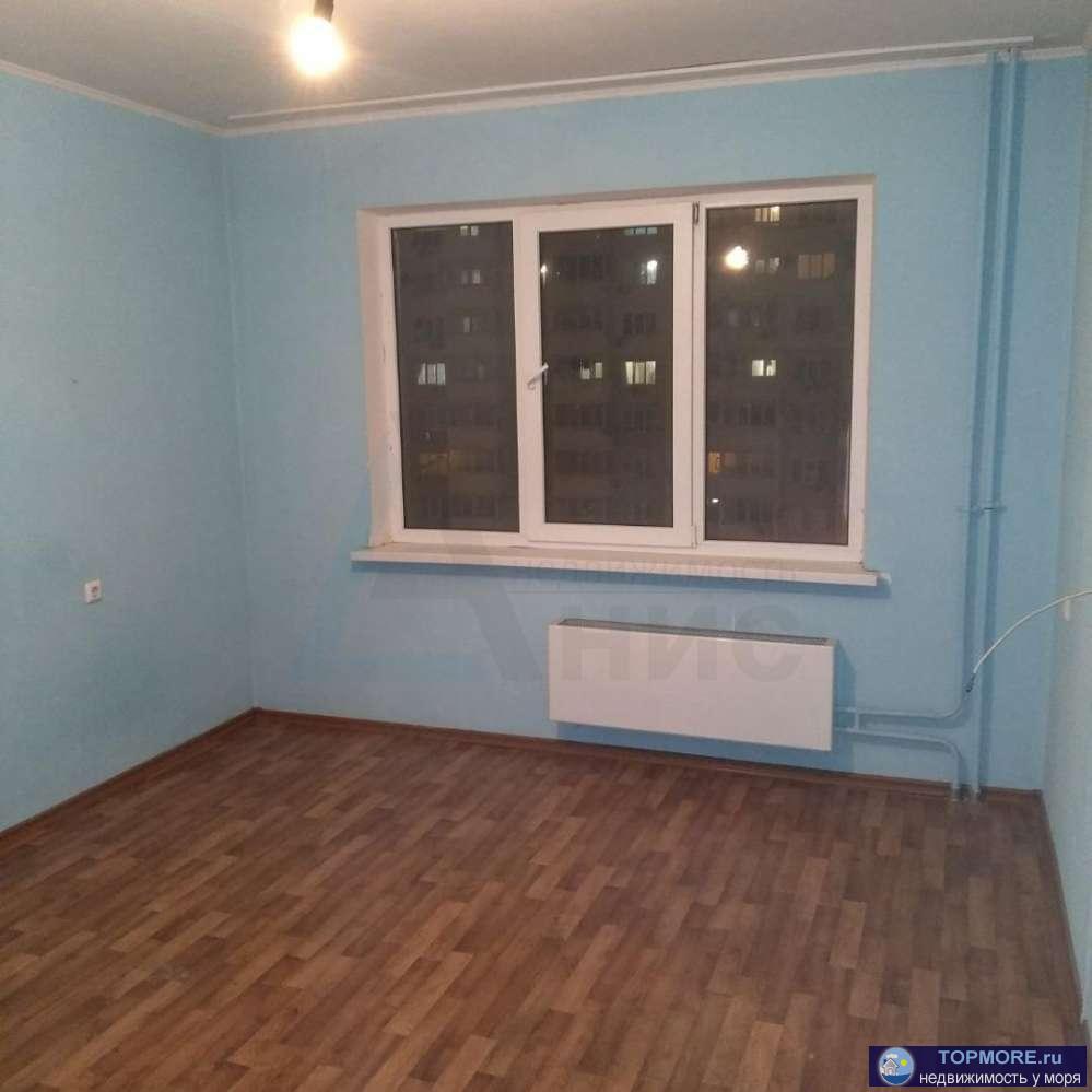 Сдается 2-х комнатная квартира без мебели. Есть эл. печь, стол. На длительный срок. По ул. Котлярова 11 в ЖК...