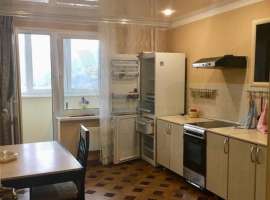 Продаю 2х комнатную ул Малышева  пос Лазаревское Сочи. Две  лоджии...