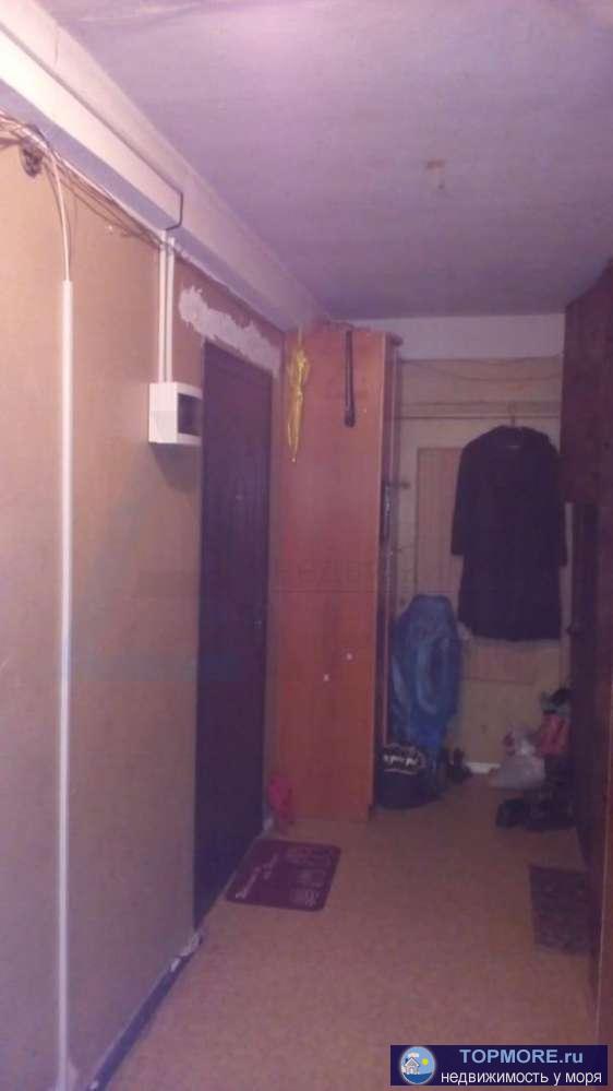 Продается комната в общежитии в Лазаревской. Площадь 15м2, комната уютная и светлая с косметическим ремонтом. Кухня ,... - 2