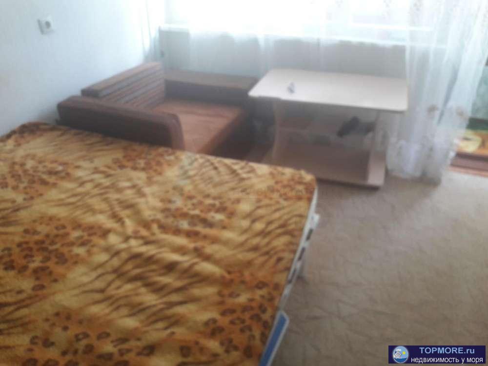 Продается комната в общежитии в Лазаревской на самой тихой и спокойной улице. Комната светлая с косметическим... - 2