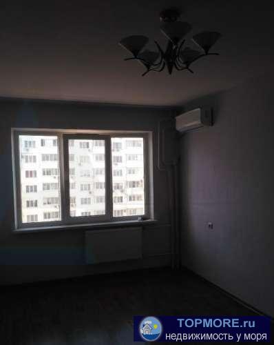 Сдам квартиру на длительный срок молодой семье. Квартира без мебели , но есть кухонная мебель,... - 1