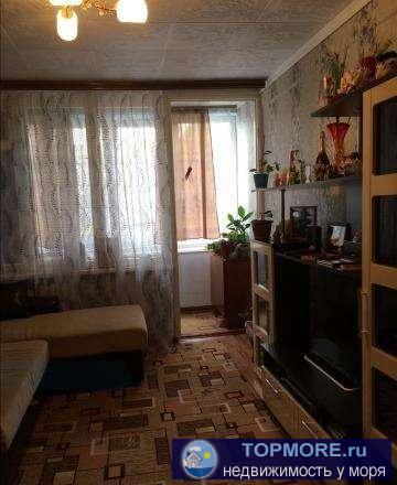 Продается комната с балконом,приватизированная .Пластиковое окно ,ремонт .Рядом школа,магазины,аптеки,автобусная ж/д... - 1