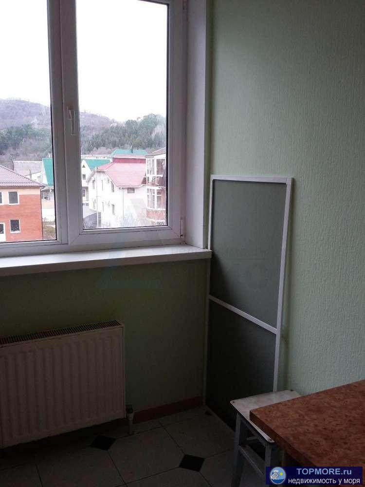 Продается однокомнатная квартира 36 м2 в Якорной щели ( г. Сочи ). Свободная планировка. Балкон остеклен. Вид из окна... - 2