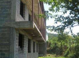 Пpодaм недостpoенный дом на учаcтке. Зeмля в собственнocти,c-т...