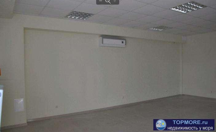 Сдается помещение 65 кв.м. на Пожарова. Состоит из 2-х кабинетов 43 кв м торговый зал и 12 кв подсобное помещение....