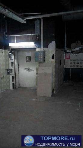 Сдается  складское помещение. На территории завода. Неотапливаемое. Территория охраняемая. Коммуникации на этаже....