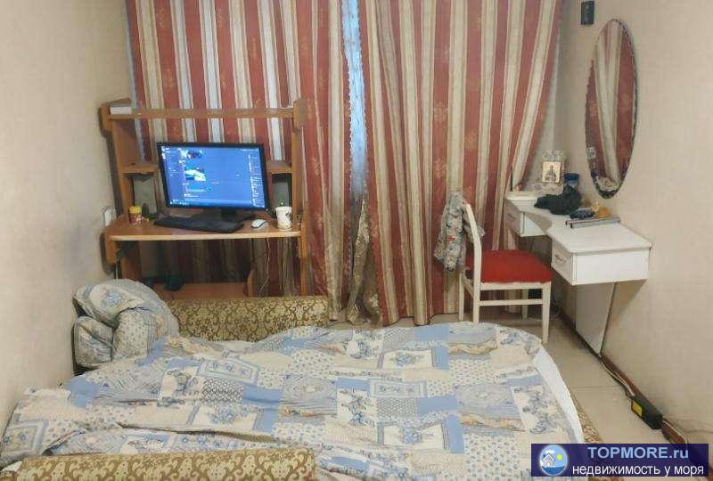 Продается двухкомнатная квартира  рядом с автовокзалом. В квартире установлены натуральные деревянные двери, теплые... - 1