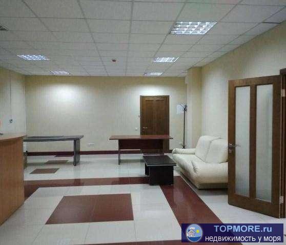 Сдается помещение свободного назначения. Центр города. Второй этаж. Четыре кабинета с балконами. Большой холл. Два...