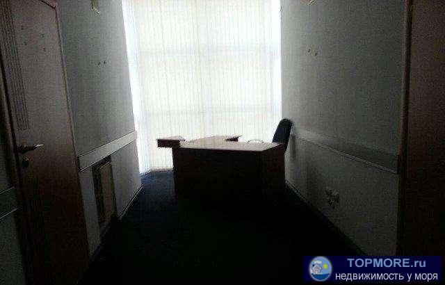 Сдается помещение свободного назначения в центре города, 40 м кв. с хорошим  ремонтом (есть вода в помещении),...