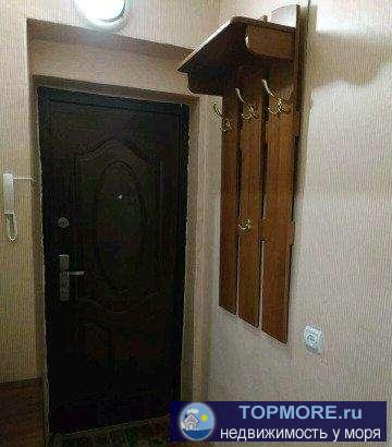 Гагаринский р-н. Стрелецкая, рядом с Солнечным пляжем и парком Ахматовой.  В квартире 2-х спальн диван, столы, шкафы,... - 1