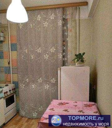 Гагаринский р-н. Стрелецкая, рядом с Солнечным пляжем и парком Ахматовой.  В квартире 2-х спальн диван, столы, шкафы,... - 2