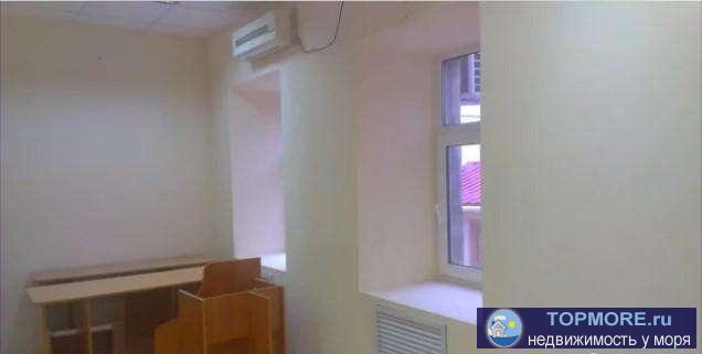 Сдается офисное помещение в офисном центре. Центр города. Второй этаж. Все коммуникации. Видеонаблюдение. Интернет.... - 1