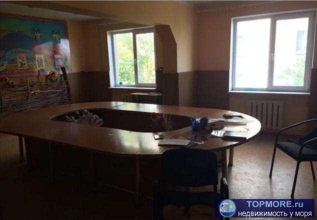 Сдается отдельно стоящее здание. Под любой вид деятельности. Ограждено забором. Три этажа. Есть подвал. Кабинетная...