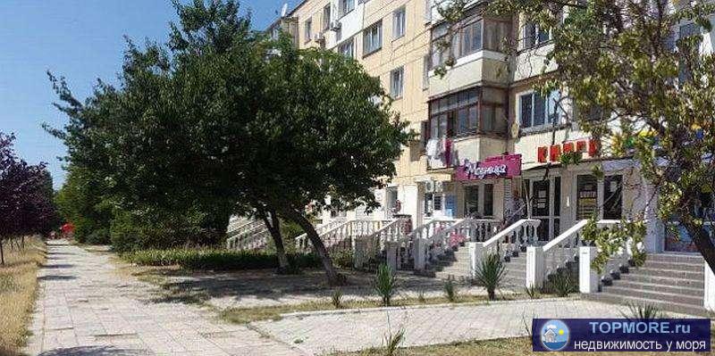 Сдается торгово-офисное помещение 45 кв. м на пр-те Октябрьской Революции. Первая линия от дороги! Место проходное! В... - 2