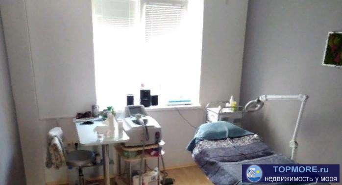 Сдается отличное помещение с ремонтом под магазин или офис. Отдельный вход. Место с активным пешеходным и...