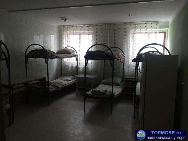 Сдаётся двухэтажный дом для командировочных, строителей, бригады рабочих. Дом разделён блоками, в каждом блоке... - 1