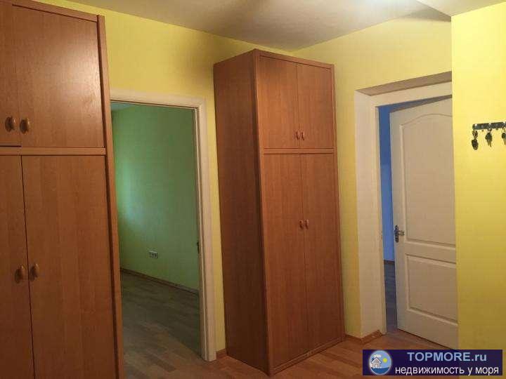 Сдаётся четырехкомнатная квартира на Ефремова. Квартира без мебели, меблированная только спальня и коридор. В... - 2