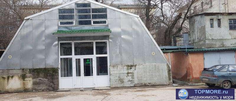 СРОЧНО СДАЕТСЯ СКЛАД (МАГАЗИН) в центре города на ул.ЯЛТИНСКОЙ 11-А.Общая площадь 200 м2,отопление, санузел с душем,...