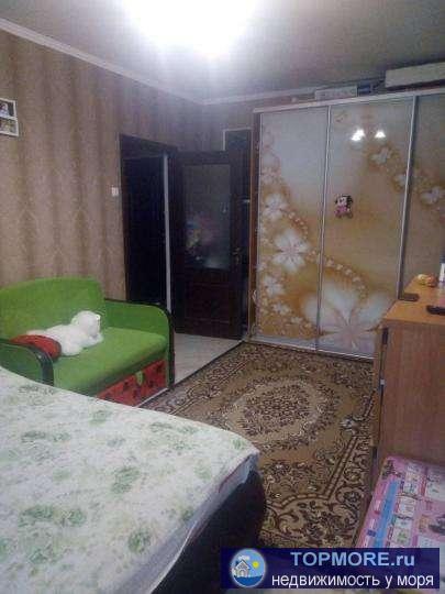 Продается однокомнатная квартира в спальном районе. В квартире сделан ремонт. В комнате на полу ламинат, в кухне и...