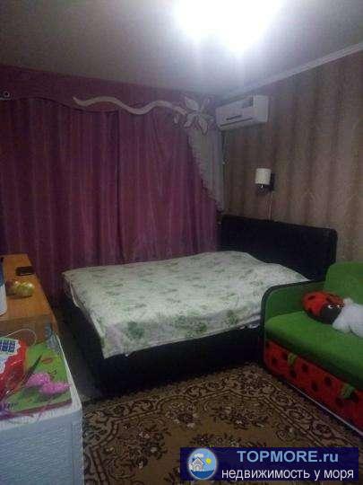 Продается однокомнатная квартира в спальном районе. В квартире сделан ремонт. В комнате на полу ламинат, в кухне и... - 1